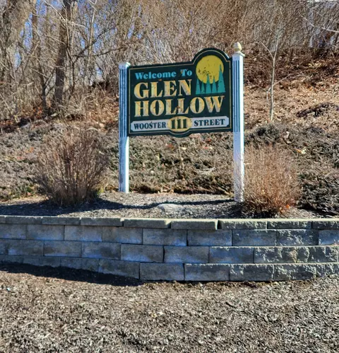 111 Wooster St #4B, Naugatuck, CT 06770