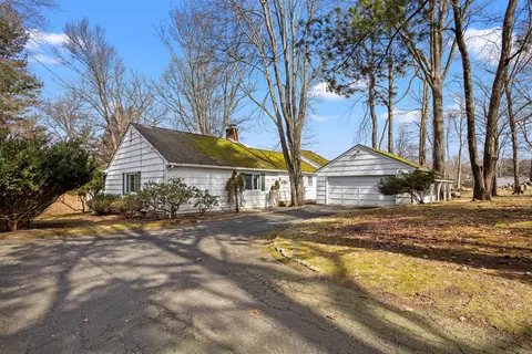 9 Carlyle Rd, Danbury, CT 06811