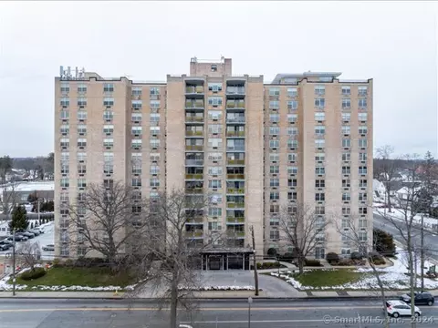 1 Strawberry Hill Ct #4H, Stamford, CT 06902