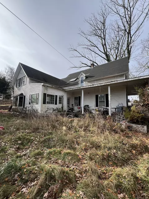 76 Newton St, Norwich, CT 06360
