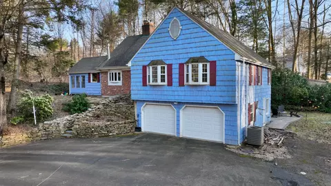 27 Canton Rd, Simsbury, CT 06070