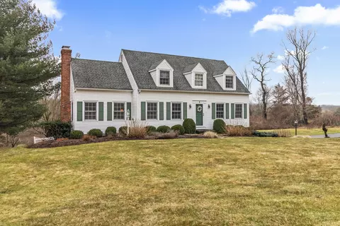 8 Hattertown Rd, Newtown, CT 06470