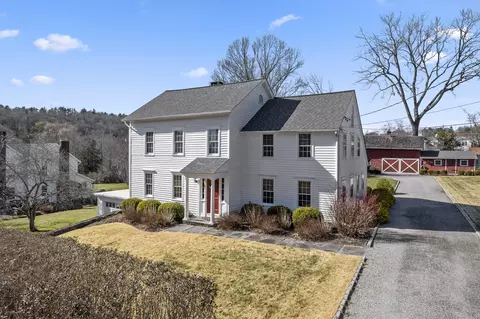 4 West St, Newtown, CT 06470