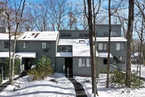 228 Ledge Dr #228, Torrington, CT 06790