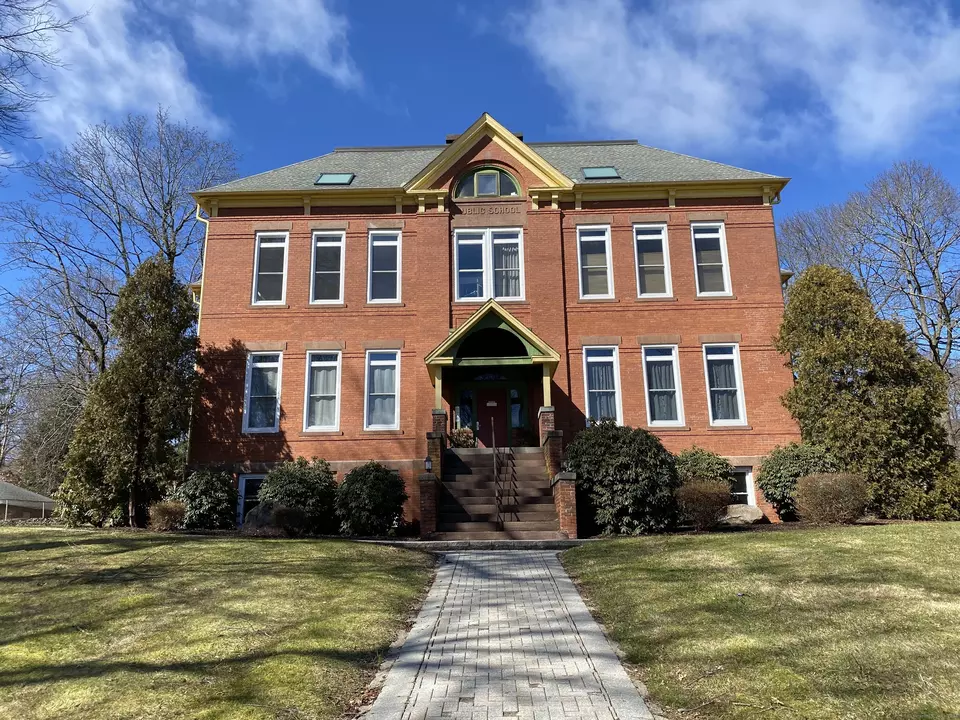 58 Woodley Ct 2, Meriden, CT 06450 40 Photos Movoto