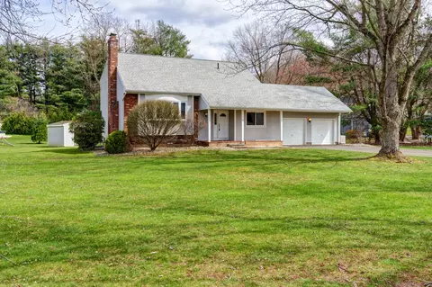 26 Lipman Dr, South Windsor, CT 06074