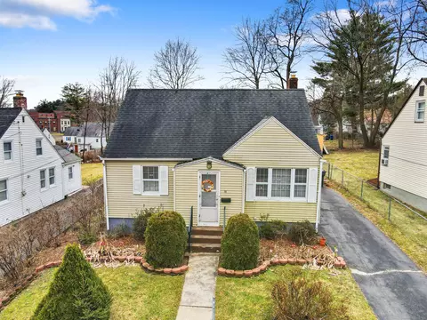 19 Woodstock St, Hartford, CT 06112