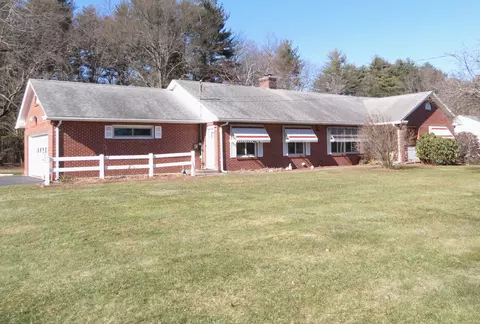 1241 North St, Suffield, CT 06078