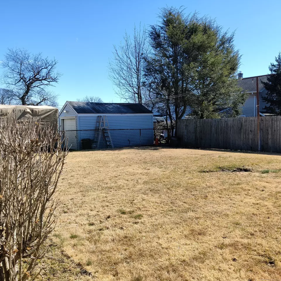 435 Wilcoxson Ave, Stratford, CT 06614 19 Photos Movoto