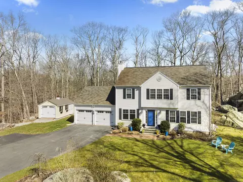 4 Walkley Ml, Clinton, CT 06413