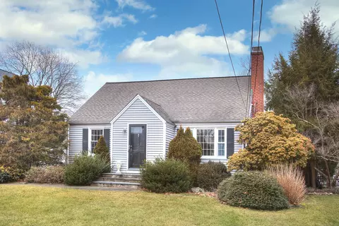 151 Riverview Cir, Fairfield, CT 06824