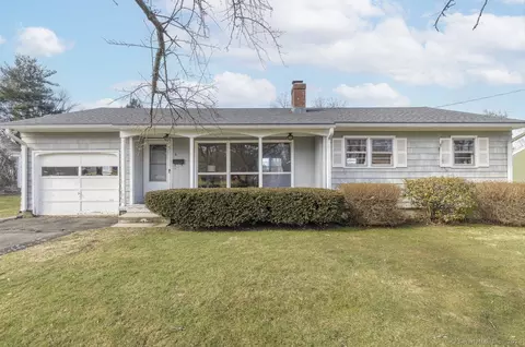 6 Farmstead Ln, Ellington, CT 06029