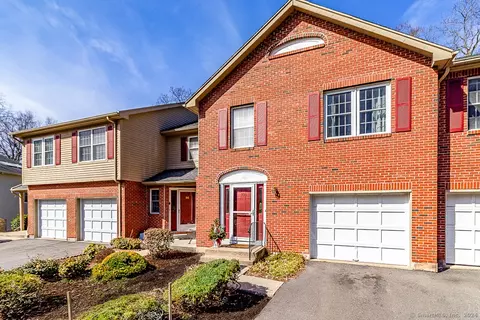 100 Crown Rdg #100, Newington, CT 06111
