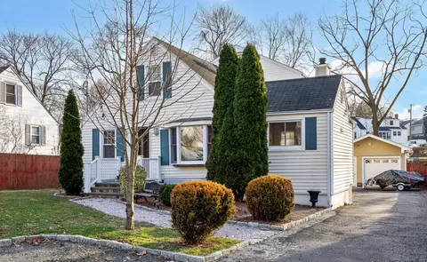 3 Cutrone Rd, Norwalk, CT 06850