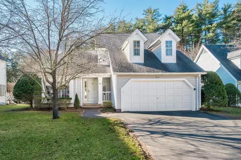 32 Southbridge Ct #32, Simsbury, CT 06070