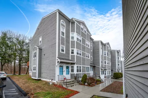 1655 N Colony Rd # 32, Meriden, CT 06450