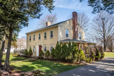 90 Red Oak Hill Rd, Farmington, CT 06032