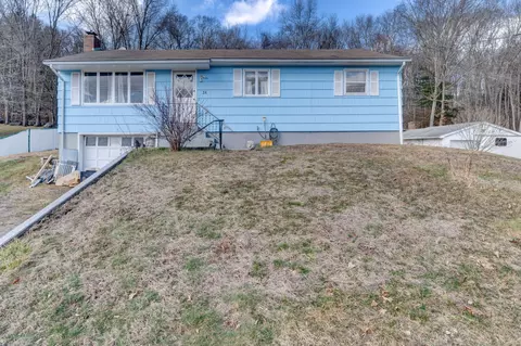 24 Laporte Dr, Norwich, CT 06360