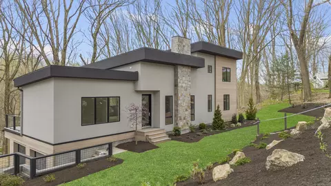 5 Academy Rd, Trumbull, CT 06611