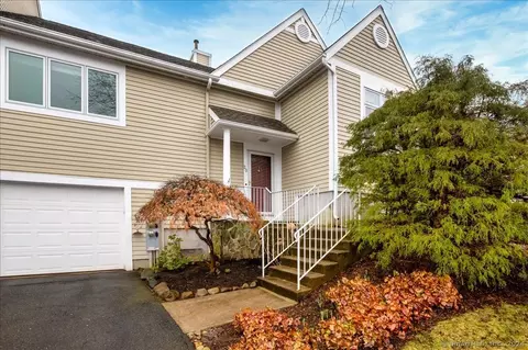 20 Madison Ln #20, Avon, CT 06001