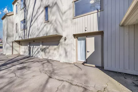 31 Algonquin Ln #B, Stratford, CT 06614