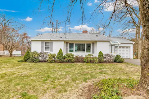 24 Poplar St, Trumbull, CT 06611