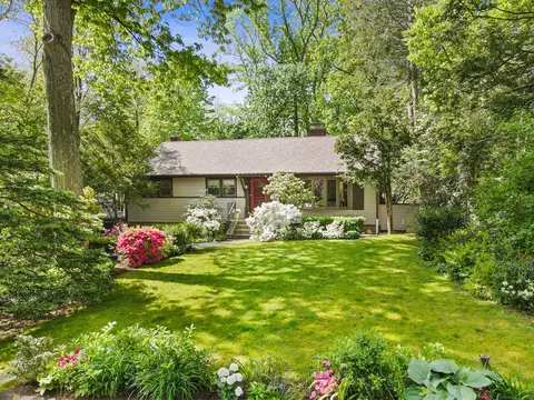 13 Swampscott Rd, Stamford, CT 06905