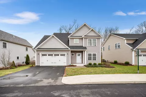 16 Bleeker Cir #16, North Haven, CT 06473