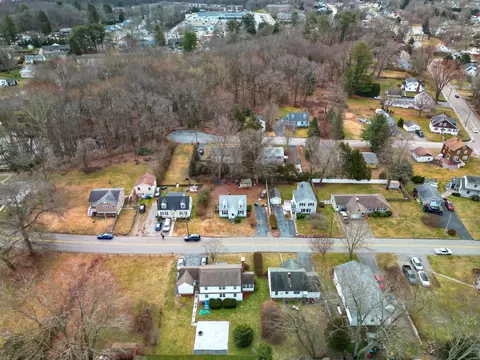 9 Ford Ave, Norwich, CT 06360 photo 1
