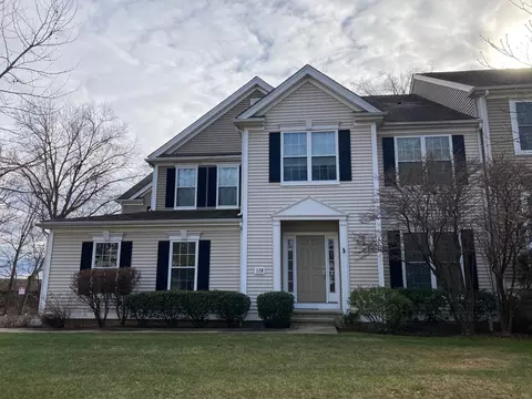 179 Sterling Dr #179, Newington, CT 06111