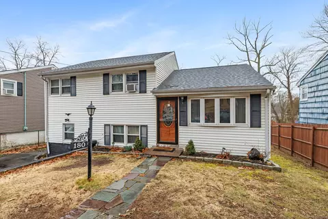 180 Fairfax St, West Haven, CT 06516