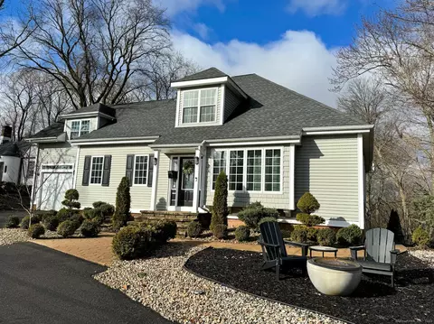 107 Golf St, Newington, CT 06111