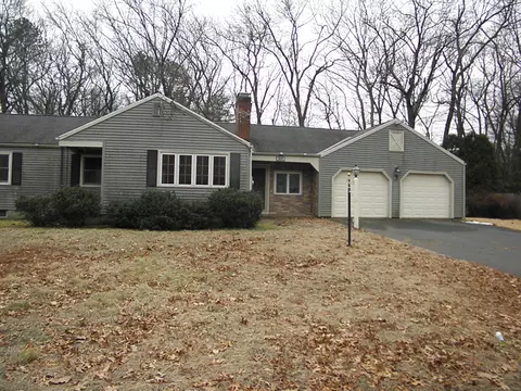465 Woodland St, Windsor Locks, CT 06096