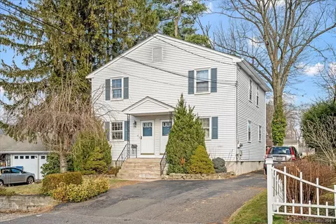 39 Packard St, Manchester, CT 06040