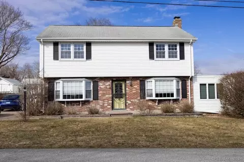13 Brightwater Rd, East Lyme, CT 06357