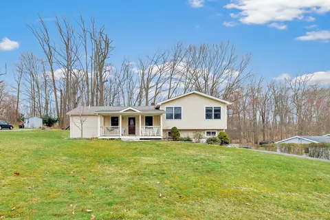 40 Woodfield Dr, Shelton, CT 06484