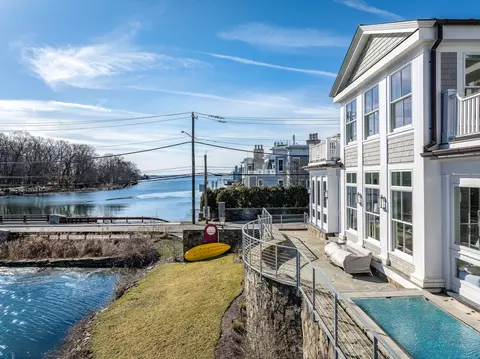 17 Oneida Dr, Greenwich, CT 06830
