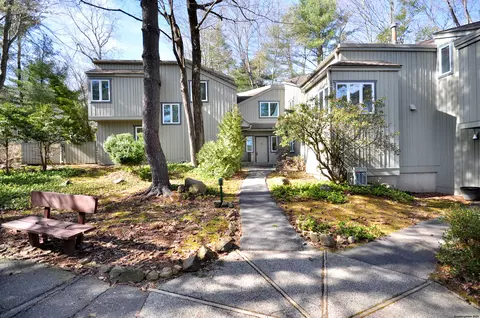 10 Talcott Gln #B, Farmington, CT 06032