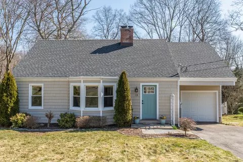 15 Koger Rd, Trumbull, CT 06611