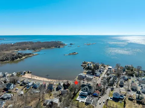 192 Shore Dr, Branford, CT 06405