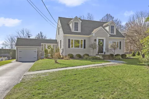 427 Erwin St, Trumbull, CT 06611