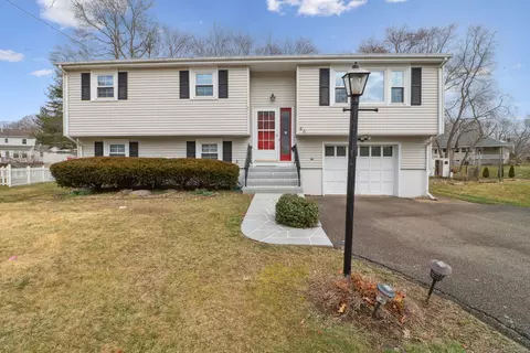 46 Pepperidge Ln, Groton, CT 06340