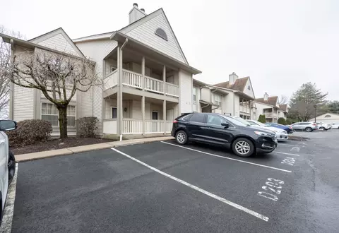 33 Langdon Ct #D201, Berlin, CT 06037