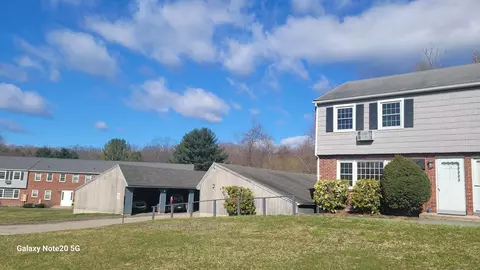 13 Old Farms Ln #13, New Milford, CT 06776