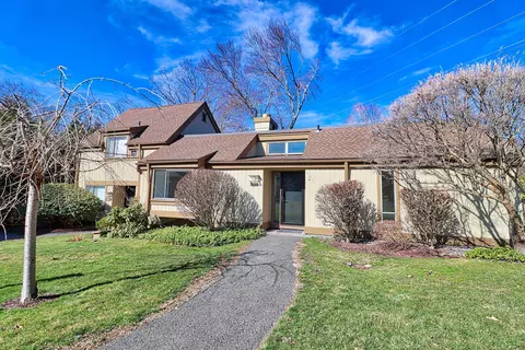 790 Heritage Vlg #B, Southbury, CT 06488