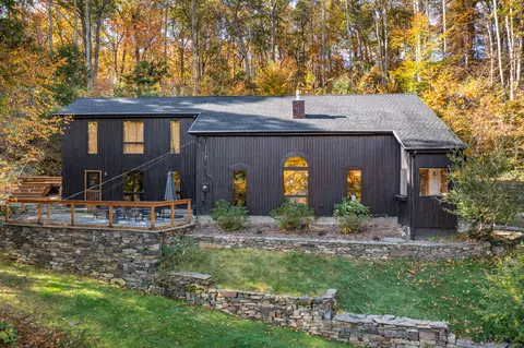 199 Union St, Deep River, CT 06417