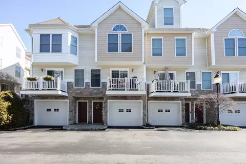 85 Camp Ave #5B, Stamford, CT 06907