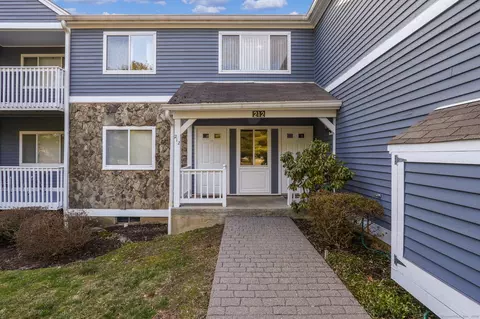 212 Windgate Cir #F, Monroe, CT 06468