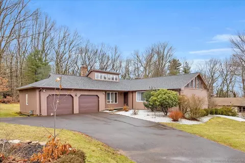 44 Wildwood Dr, Manchester, CT 06042