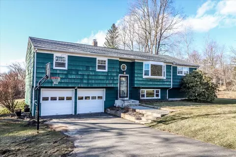 24 Knollcrest Dr, Brookfield, CT 06804